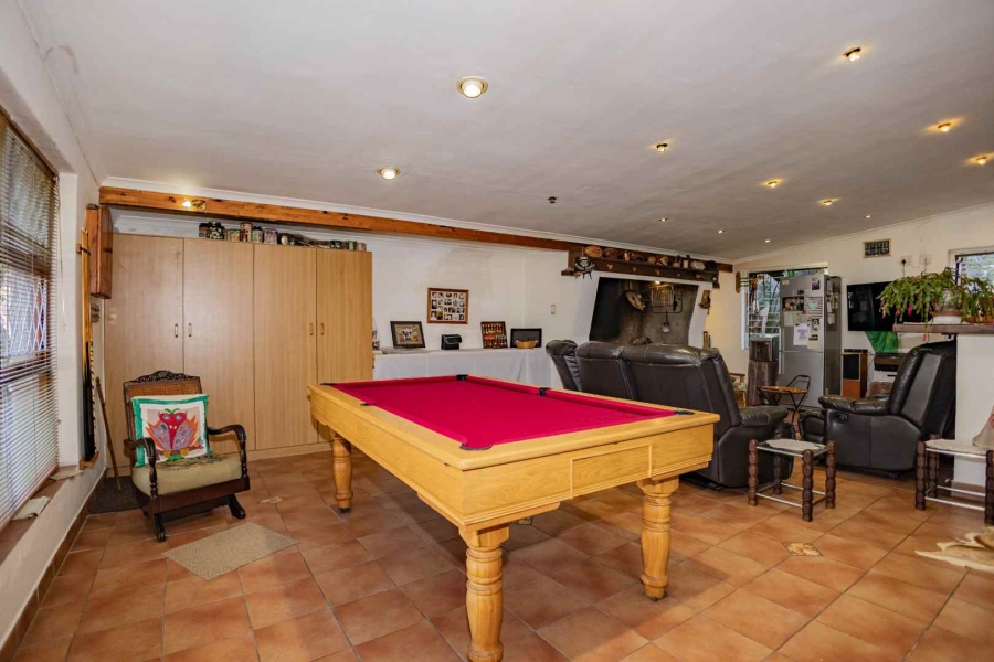 4 Bedroom Property for Sale in Oostersee Western Cape